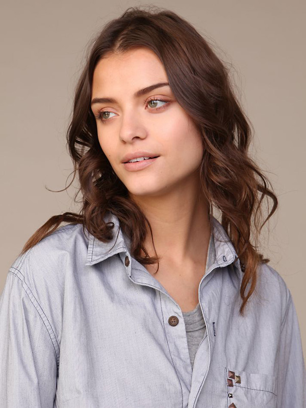 Lais in shoot for Urban Outfitters 2009