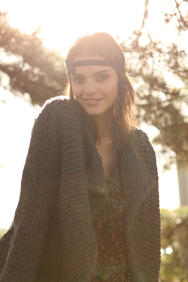 Lais in outdoor photo shoot for Urban Outfitters 2009